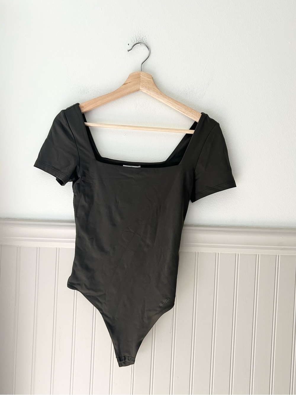 Aritzia Contour Dark Green Square Neck Short Sleeve Bodysuit Small